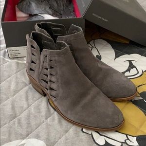 Vince Camuto peera booties